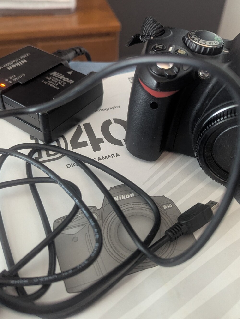 Nikon D40 - Picture 2 of 4